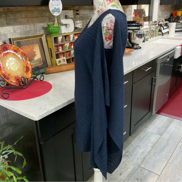 White House Black Market Asymmetric Drape One Shoulder Shimmer Sweater Top
XS - Picture 4 of 11